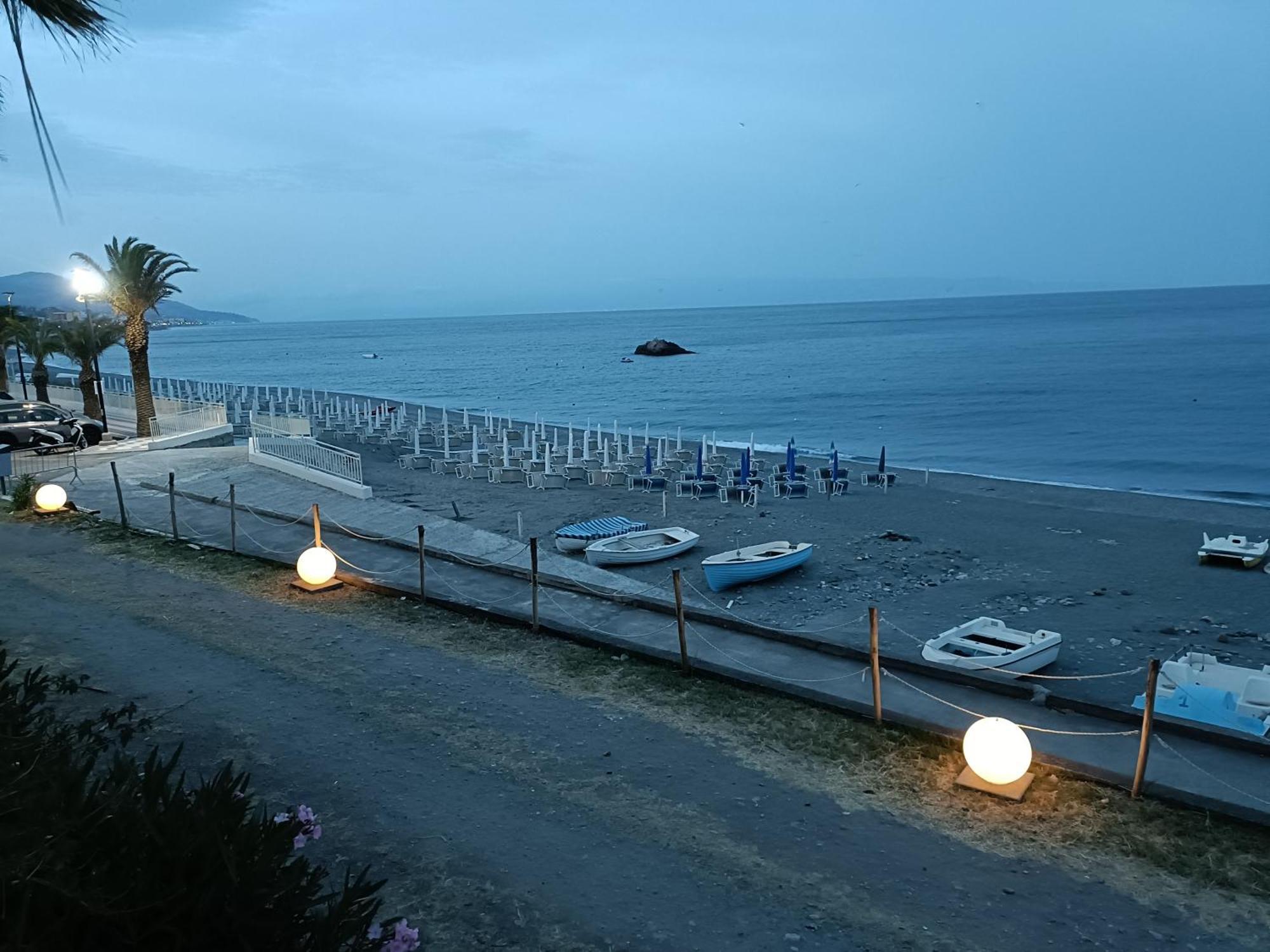 Casa Vacanze Margarita SantʼAlessio Siculo Eksteriør bilde
