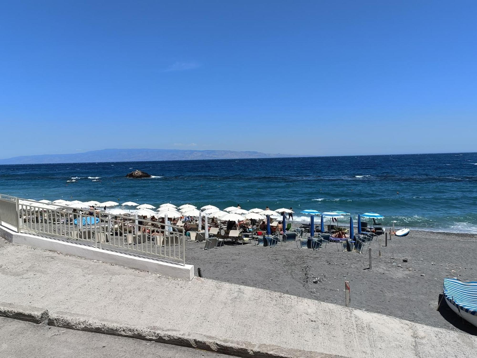 Casa Vacanze Margarita SantʼAlessio Siculo Eksteriør bilde